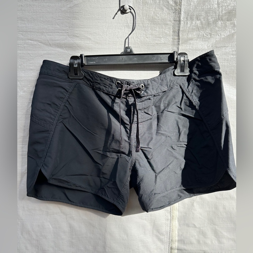 Patagonia Women's Wavefarer Board Shorts 5” Black Size 14